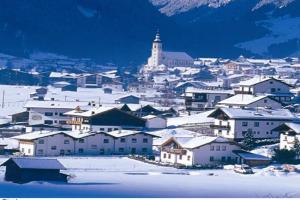 Apartment near Stubai Glacier Skiing, Neustift
