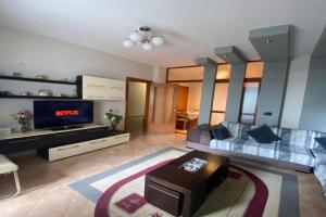 Cozy 1-Bedroom near the center of., Tirana