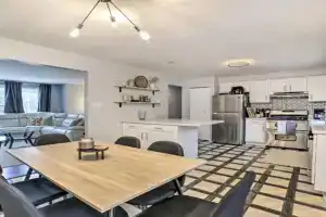 Pittsburgh Retreat with Deck about 4 Mi to Dtwn! Guest house, Pittsburgh