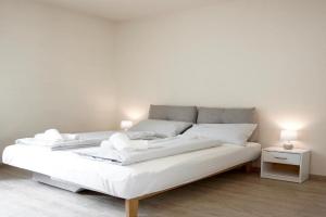 Bright studio apartment with free private parking, Merano