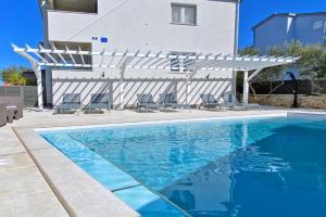 Pakostane - VRGADA -appartement 50 m2 avec piscine Apartments, Pakostane