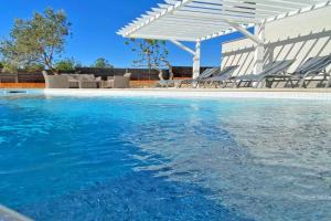 Pakostane - KORNATI - studio de 40 m2 avec piscine, Pakostane