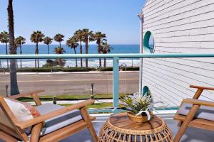 Fantastic Ocean View Remodeled All New Furnishings Pet Friendly AC Guest house, Oceanside