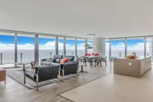 Zen Vacation Rentals Ocean front 3 3 MAZAL Guest house, Hollywood