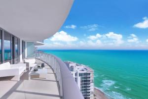 Zen Direct Ocean Front Deluxe 3-Bedroom, Hollywood