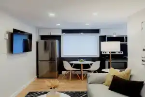 Modern, Luxurious Apartment near Downtown, Ottawa