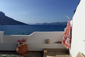 Aegean Villita on beach apartment, Mirteai