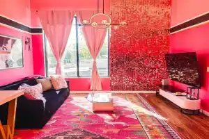 Dolly's Glam Getaway - Glittering Gem Near Broadway Guest house, Nashville