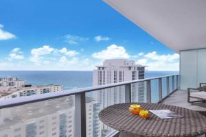 Cosy 1 Bedroom On the Beach, Ocean & City Views at LYFE Resort, Hollywood