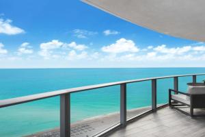 Zen Vacation Rentals Ocean Front at Lyfe Resort, Hollywood