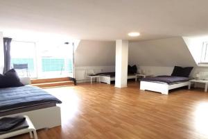 Spacious Apartment with Balcony & WiFi, Wetzlar