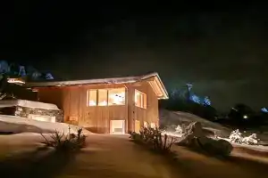 Chalet ski-in ski-out with jacuzzi in, Nendaz