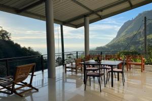 Grand Cliff Hotel, Ella