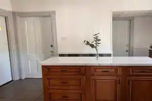 Relaxing 4 bedroom walk to the falls sleeps 8, Niagara Falls