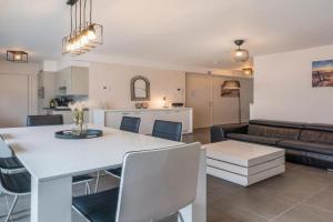 Gelijkvloers app mét ruim terras op 1 min van zee Apartments, Blankenberge