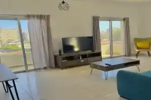 Urban Retreat - Your Ideal Getaway in Apartments, Limassol