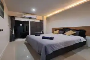 Triple J Hometel Hotel, Layan Beach