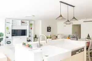 Chic Neve Tzedek 3BR & PARKING with Spacious Terrace - By BerryStays Apartments, Tel Aviv