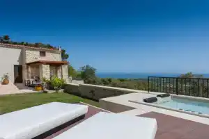 Ali Vafi's Villa - Heated Jacuzzi & Indoor Pool, Adelianos Kampos