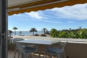 Holiday apartment with direct sea promenade access, San Agustin
