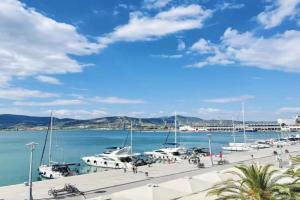 Marine Apartment with sea & port view!, Volos