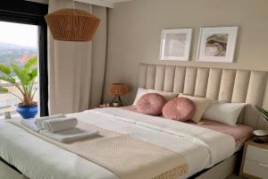 Blue Sunset Luxury Seaview Apartment La Duquesa, Manilva