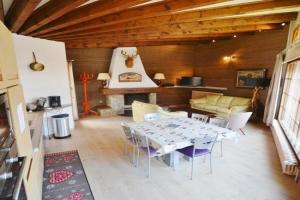 Appartement T4 Lumineux au Centre de, Proche Télécabines – 6 Pers, Parc. Couv., Multipass Été - FR-1-684-33 Apartments, Morzine