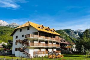 Thethi view Hotel, Bajraku i Thethit