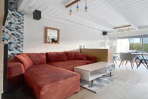 Escapade marine, Petite Maison toute équipée et confortable, au calme entre plage et ville avec jardinet au sud Guest house, Carnac