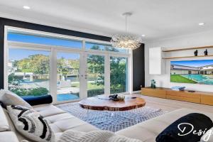 Waterfront 7BR stay heated Pool BBQ fire pit Guest house, Hollywood