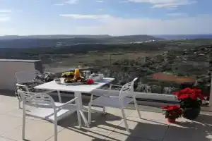 Southridge PH with jacuzzi, TOP views by Homely Apartments, Mellieha