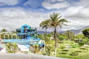 Deluxe Apartment in BenalBeach with Water Park, Torremolinos