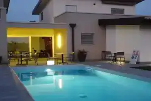 Lough appartamento Apartments, Cola