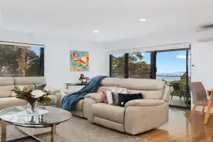 Treetops-Large Home 9km to CBD Sleeps 10 Guest house, Hobart
