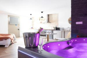 Loft Romantique - Spa Privatif - Spa Noctambulles Apartments, Hyeres