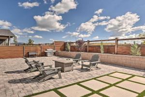 Flagstaff Retreat with Covered Patio, 3 Mi to Dtwn Guest house, Flagstaff