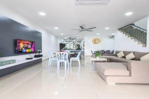 10-14Pax 4BR Double Storey House, Port Dickson
