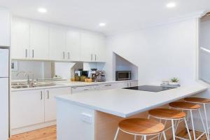 Modern Central China town Home - Free Carpark Guest house, Adelaide