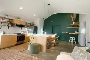 Private Oasis! Cozy & Close to Everything! Guest house, Portland