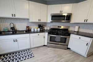 Retreat Suite 4 - Downtown Getaway Apartments, Grand Rapids