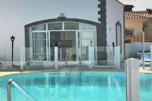 LOVELY VILLA - Pool front, private roof terrace, WIFI Fiber optic, Corralejo
