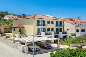 Apartments with parking space, Brac - 20130, Supetar