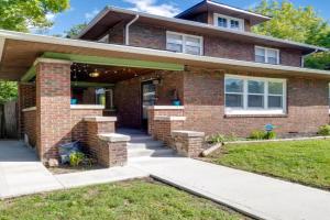 Near Family Fun! Centrally Located Indy Charmer Guest house, Indianapolis