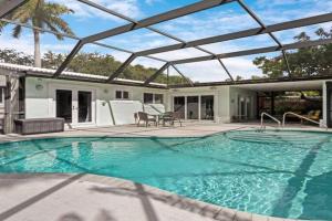 Heated Pool I Soundproof Home I Firepit I 630Mbps Guest house, Hollywood