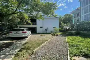 Qiwi House, Ureki