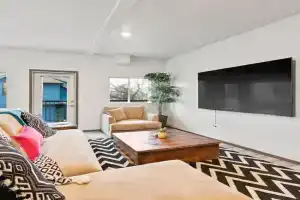HUGE-Fun-Trendy Apt by Perry District & Downtown Apartments, Spokane