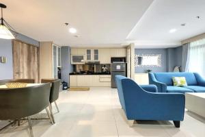 Apt Pejaten Park Biru 2 BR with Swim Pool, Bathub and Wi-Fi Apartments, Jakarta