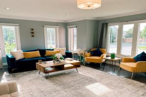 Chic, Spacious Home You'll Love Apartments, Markham