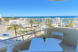 Lovely 1 bedroom apartment with sea views and pool, Estepona