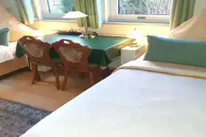 Zimmer Hohbuch mit Achalmblick Apartments, Reutlingen
